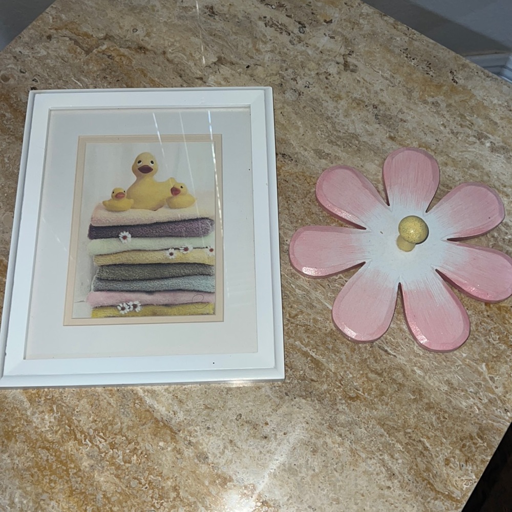 Two kids wall decoration